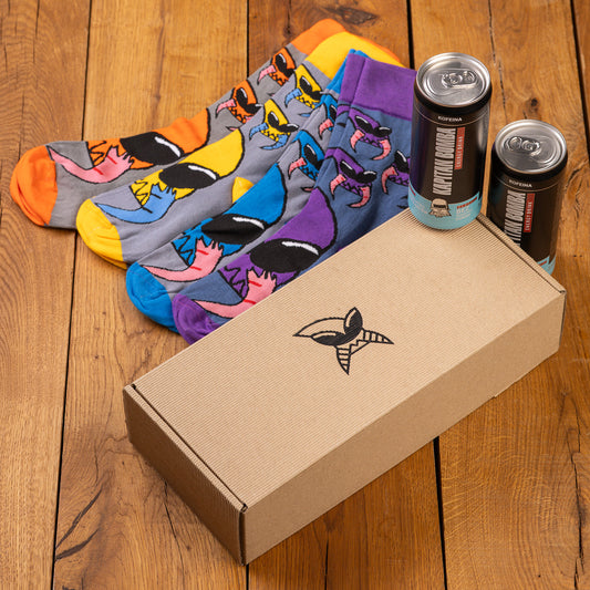 Zestaw 4 par kolorowych skarpet + 2 energetyki w eleganckim opakowaniu na prezent