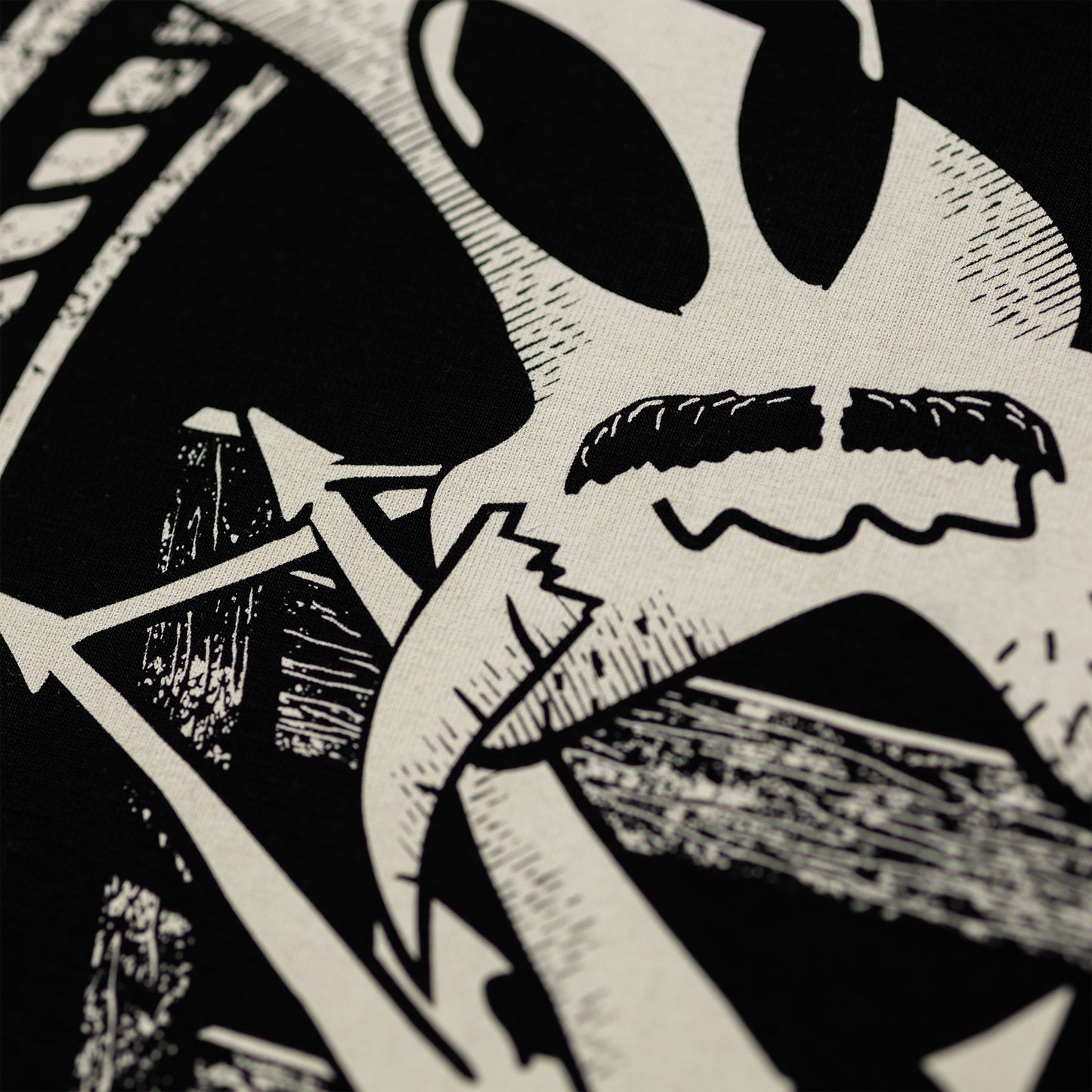 Koszulka czarna – od zera do klasy średniej