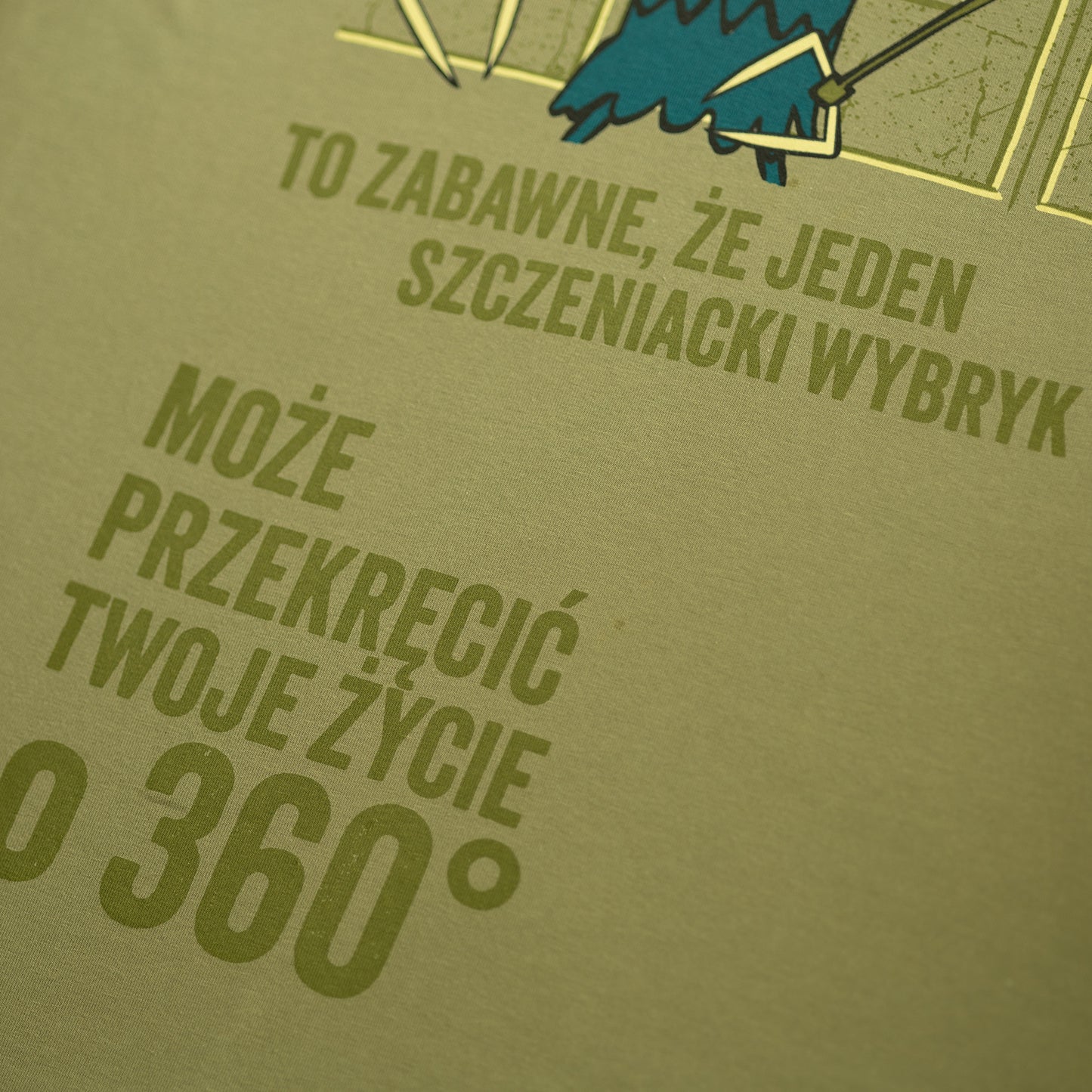 Koszulka zielona – To zabawne, że jeden szczeniacki wybryk może przekręcić twoje życie o 360 stopni
